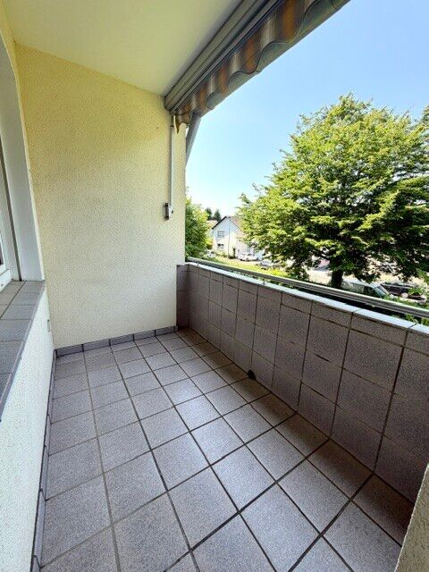Überdachter Balkon mit Markise