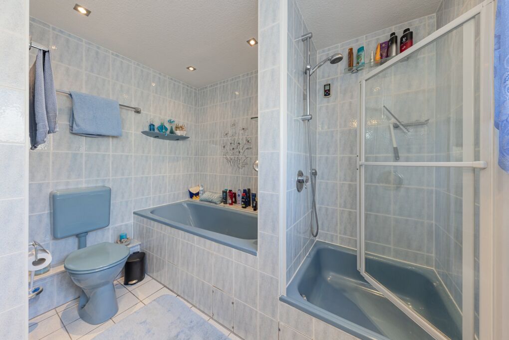 großes Badezimmer