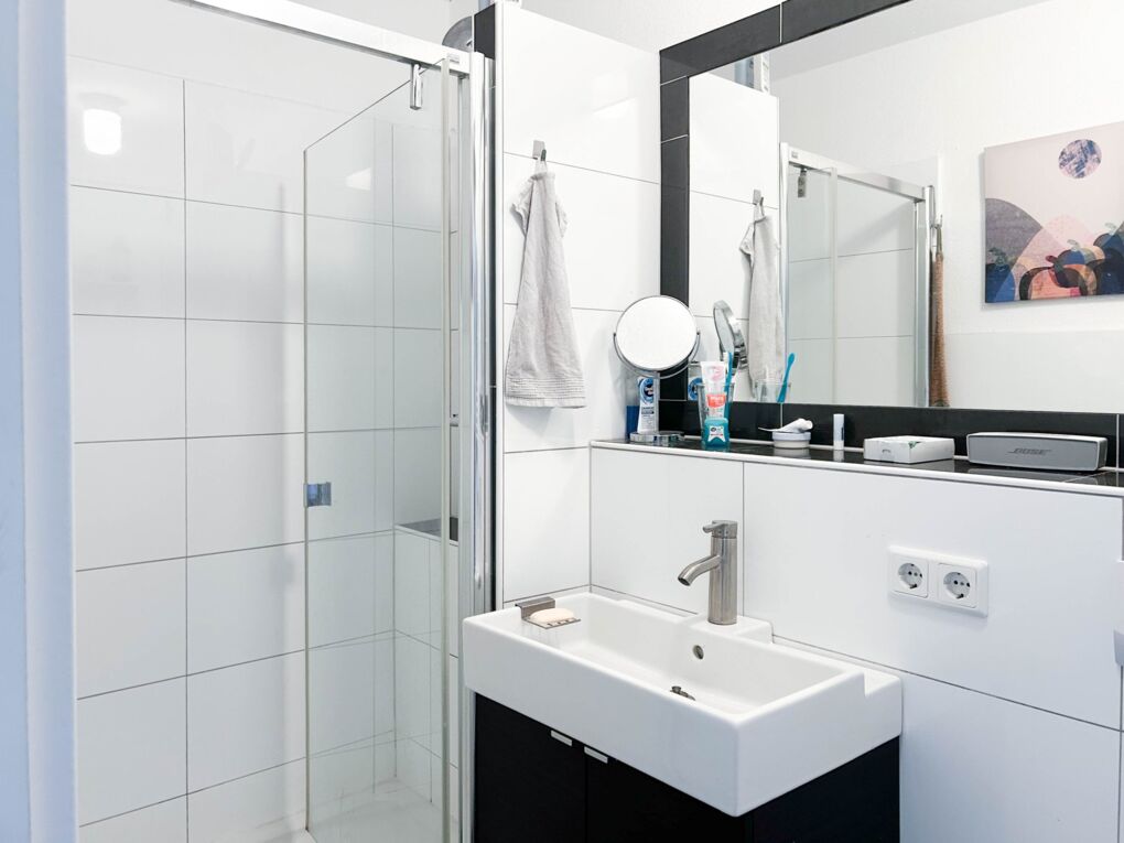 modernes Duschbadezimmer