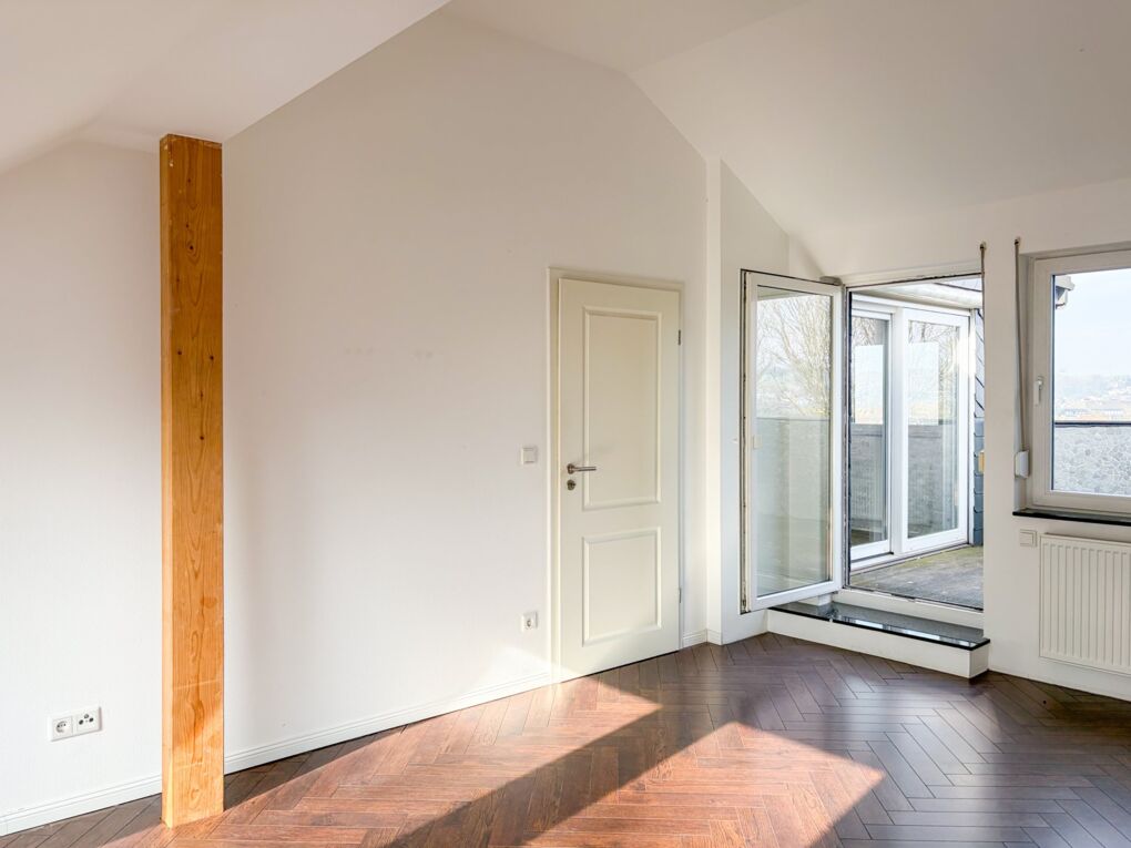 Schlafzimmer mit Zugang zurLoggia