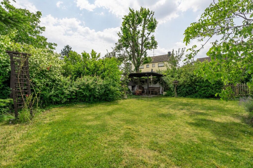 Garten mit Freisitz