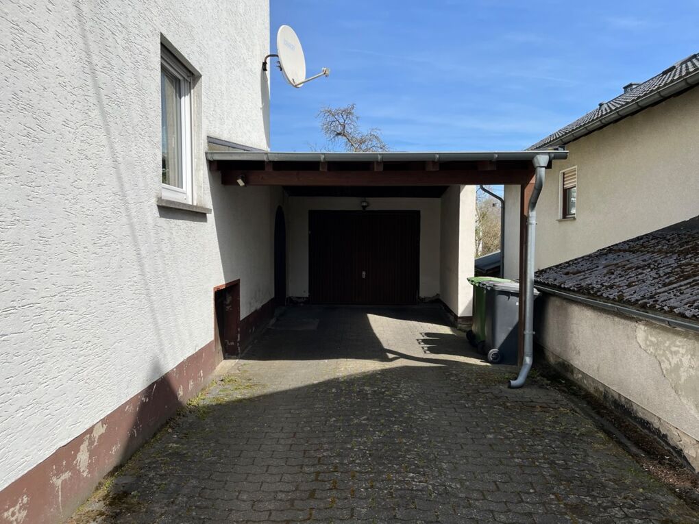 Garage/Carport