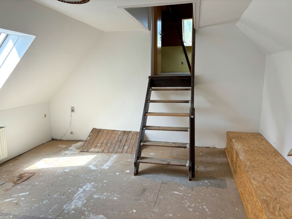 Zimmer DG links mit Zugang DG rechts