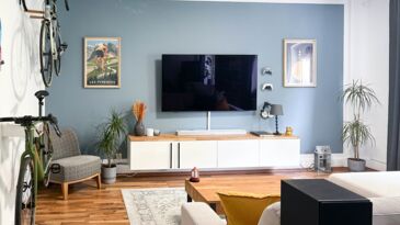 lichtdurchflutetes Wohnzimmer