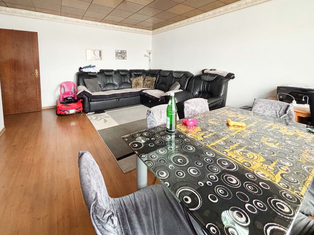 Wohn-/Esszimmer Wohnung 2. OG