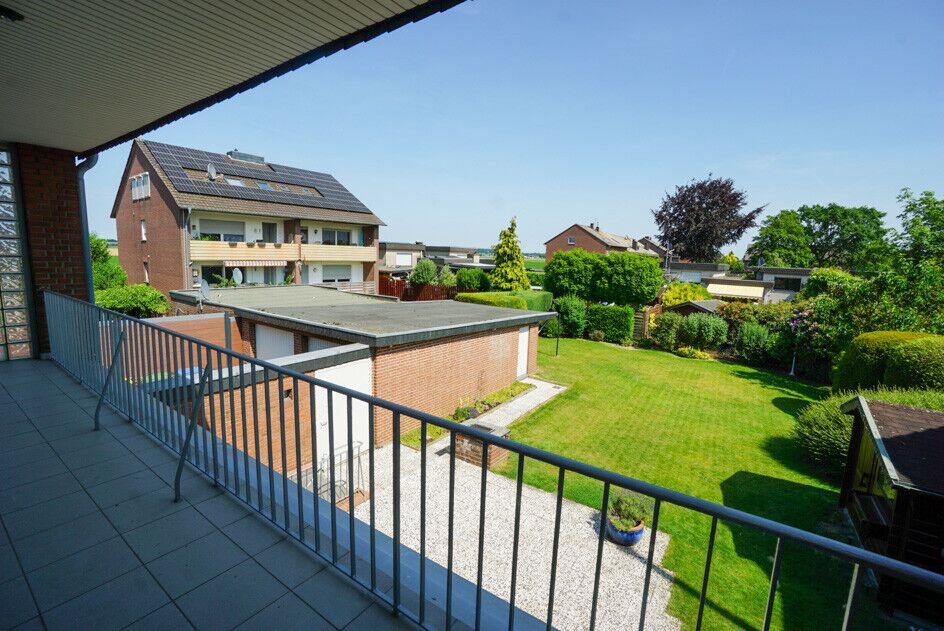 ... mit Zugang zum Balkon