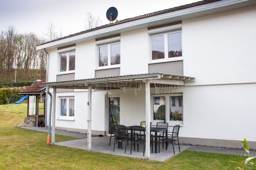 UG Terrasse mit Wiese