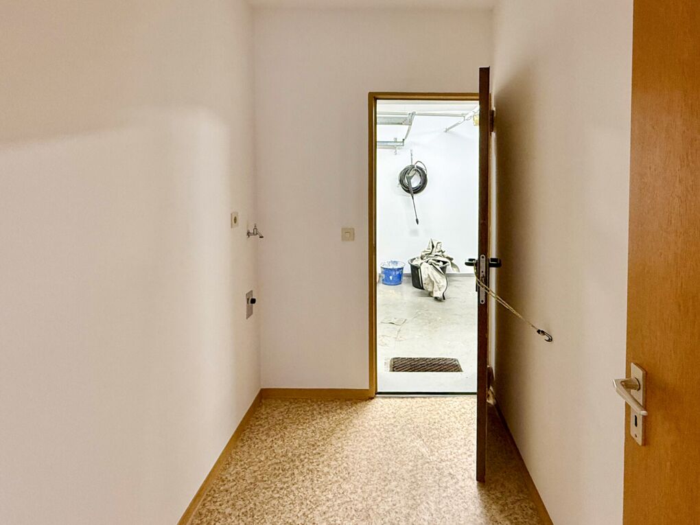 Abstellraum/ Zugang zur Garage