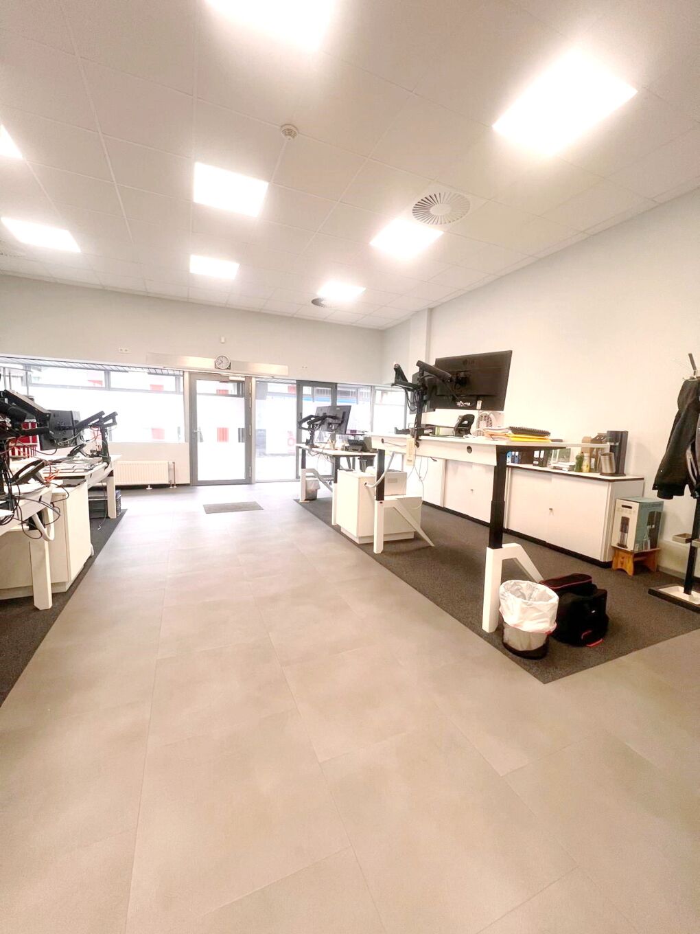 Großes Büro im Erdgeschoss