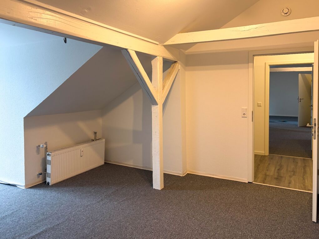 großzügiges Schlafzimmer