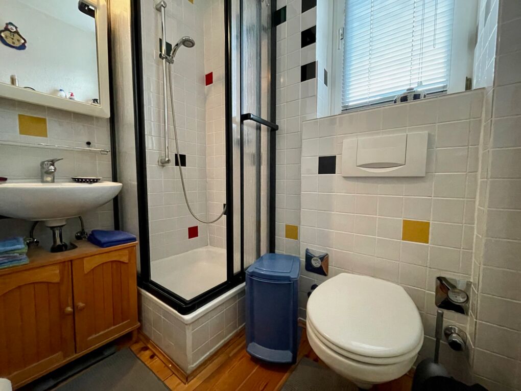 Bad mit Dusche (EG)