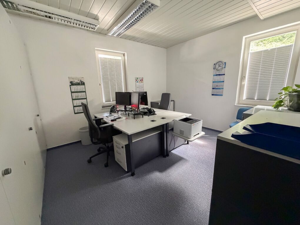 Verwaltungsgebäude: Büro