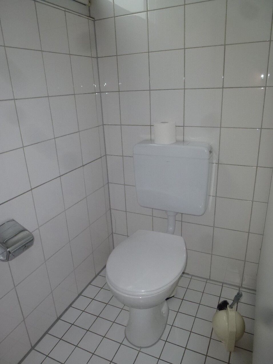 Getrennte Damen und Herren WC Anlagen mit Tageslicht