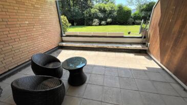 Terrasse mit Blick zum Garten