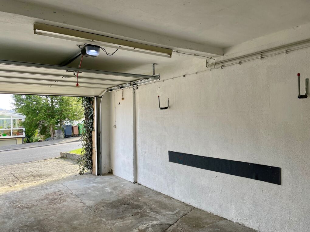 Garage mit Sektionaltor