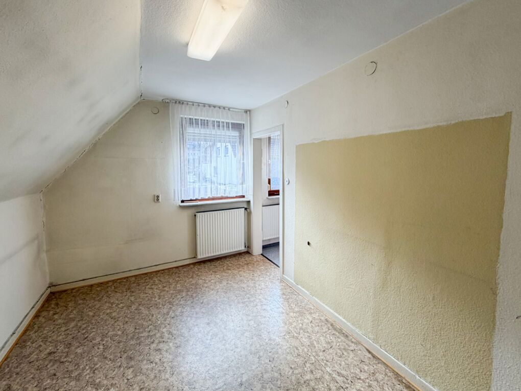 Ankleidezimmer  (Küche mgl.) 