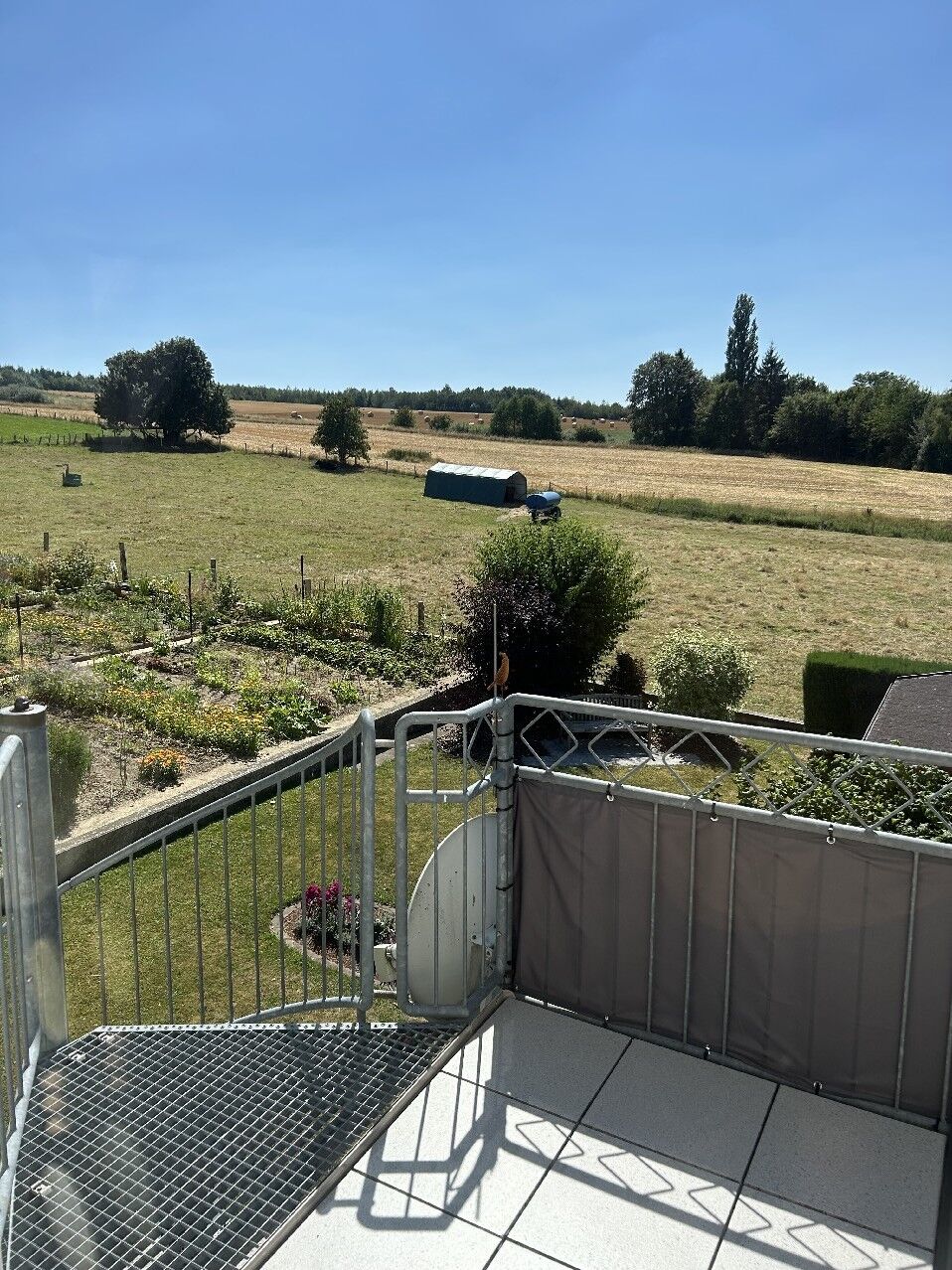 Terrasse und Abgang Garten DG