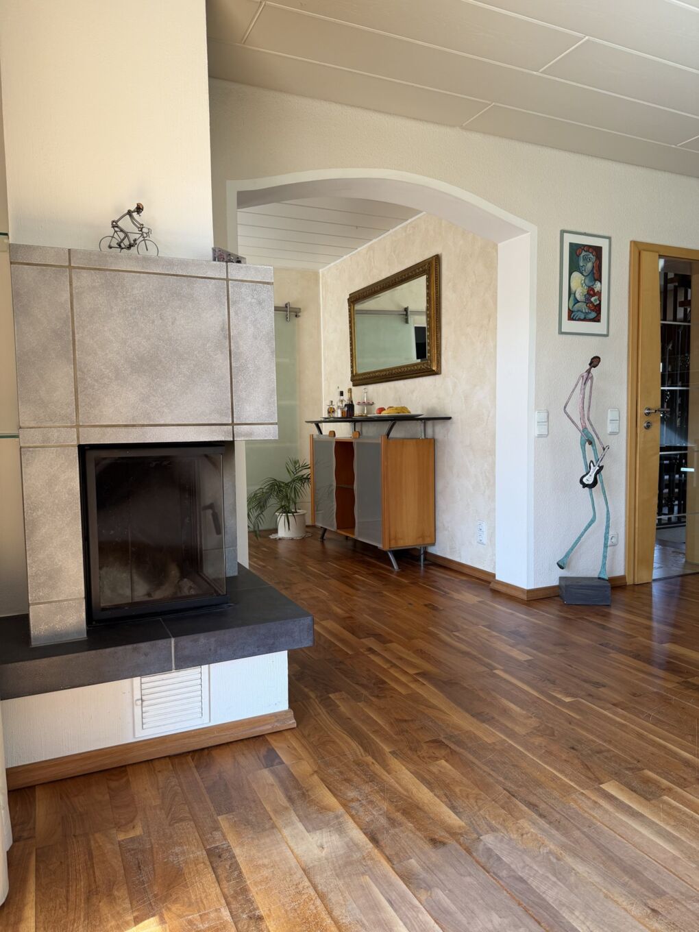 Kamin mit Blick zum Esszimmer