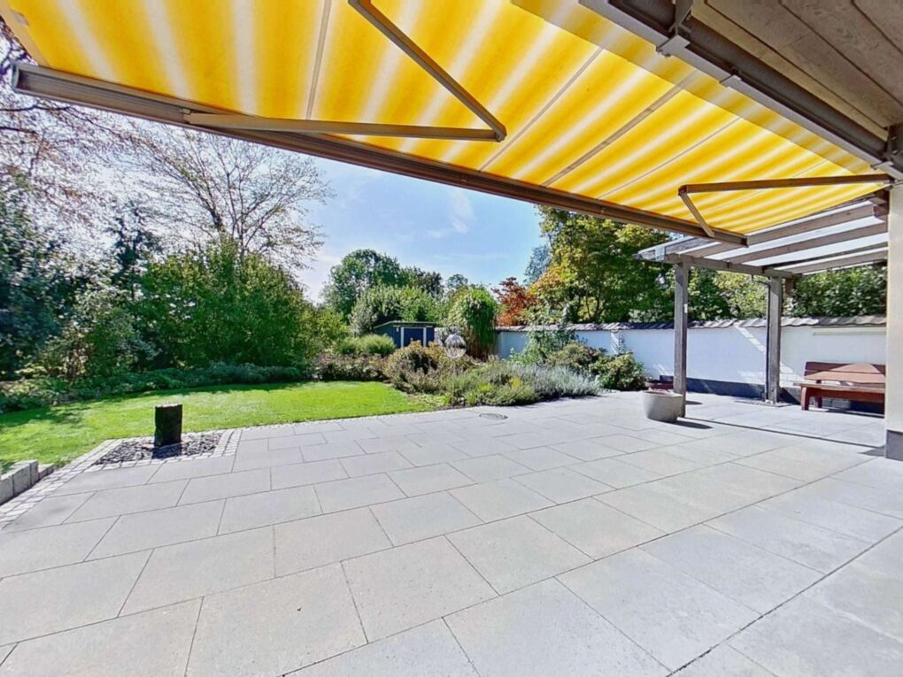Terrasse mit elektr. Markise