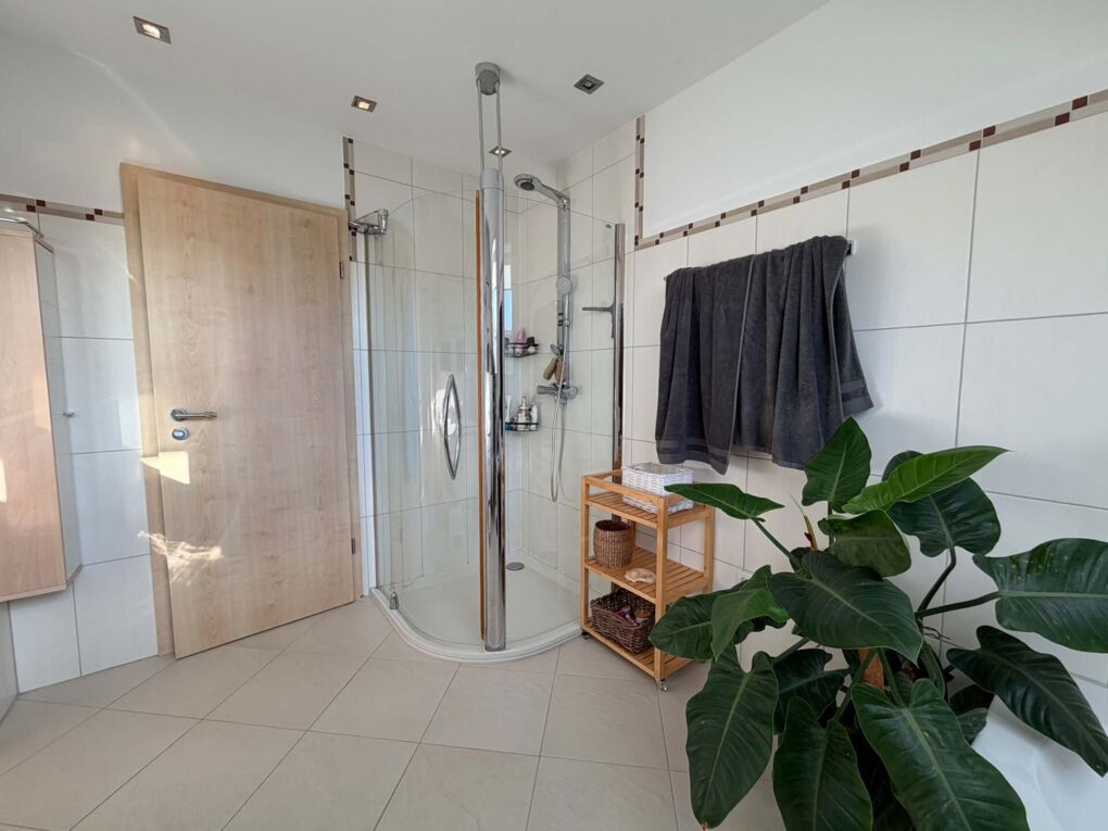 Badezimmer (DG)