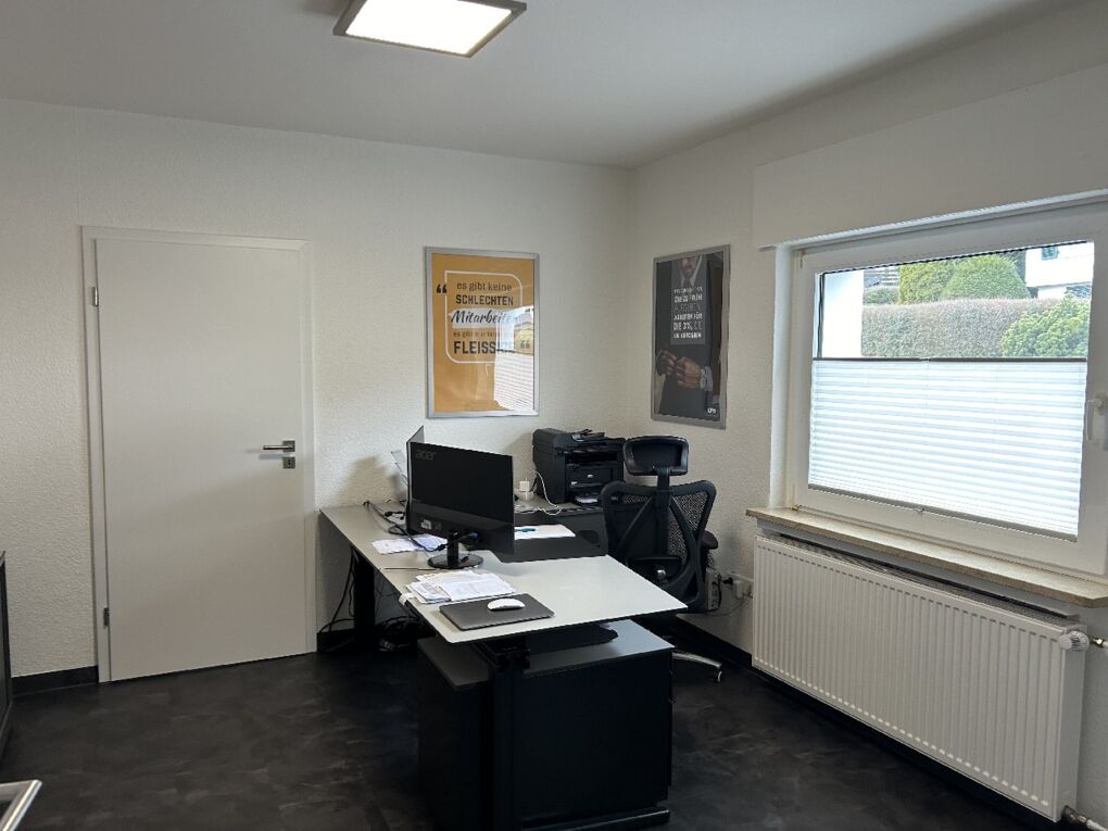 Zimmer EG derzeit Büronutzung