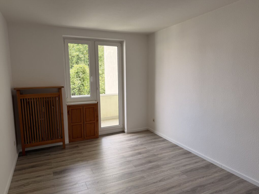 Wohnküche mit Blick zum Balkon
