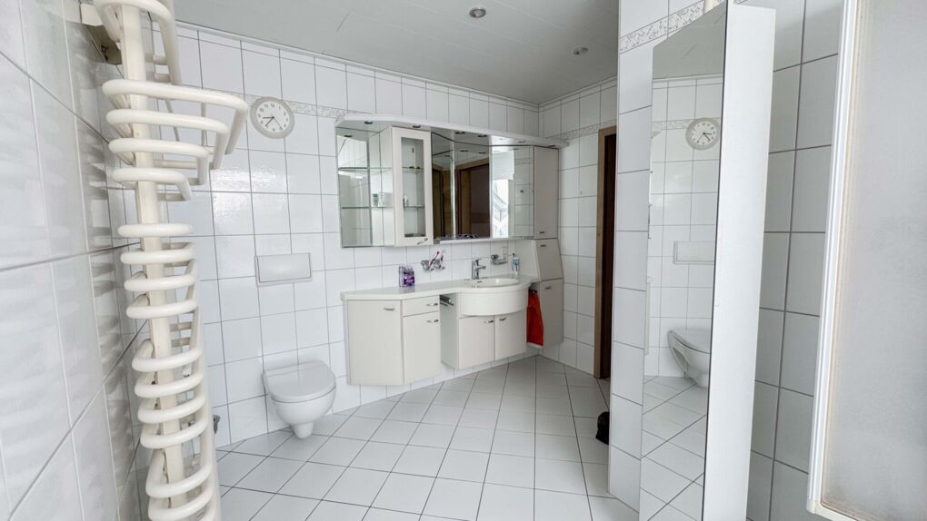 Tageslichtbad mit Wanne OG 