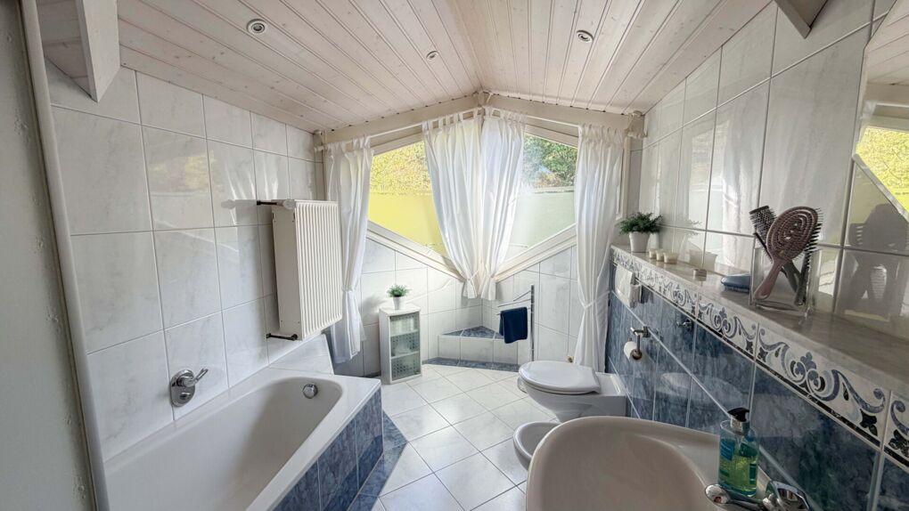 Badezimmer (DG)