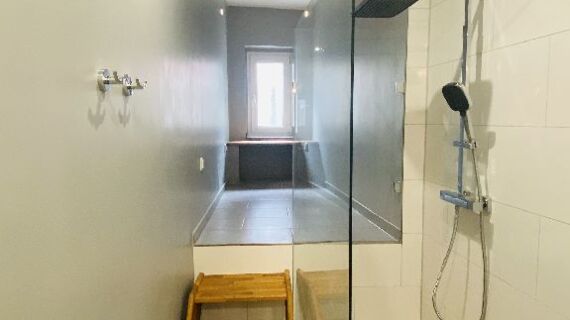 Bad mit Wellnessbereich