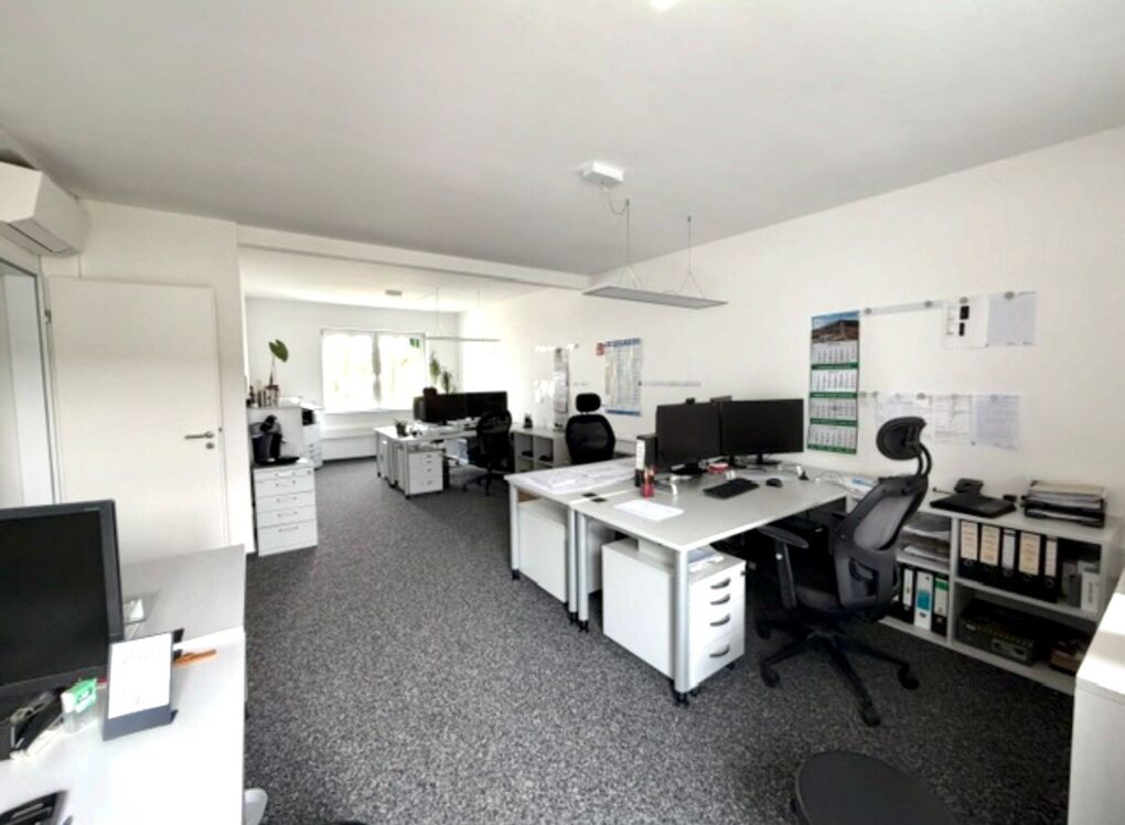 Großes Büro