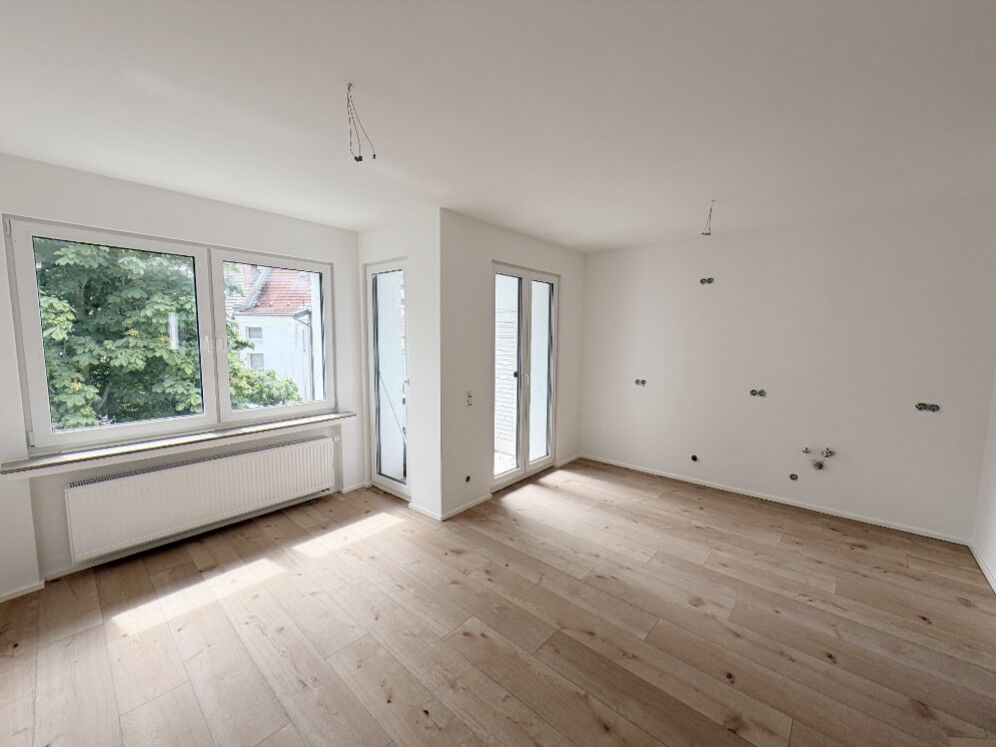 Wohnzimmer mit offener Küche