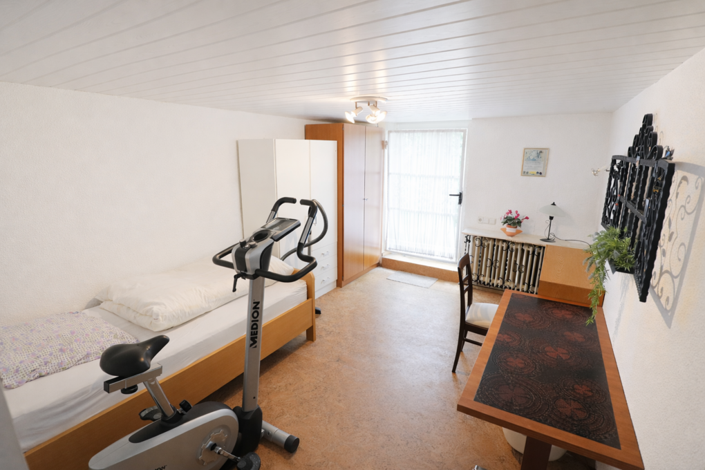 Schlafzimmer mit Gartenzugang (WE 2)