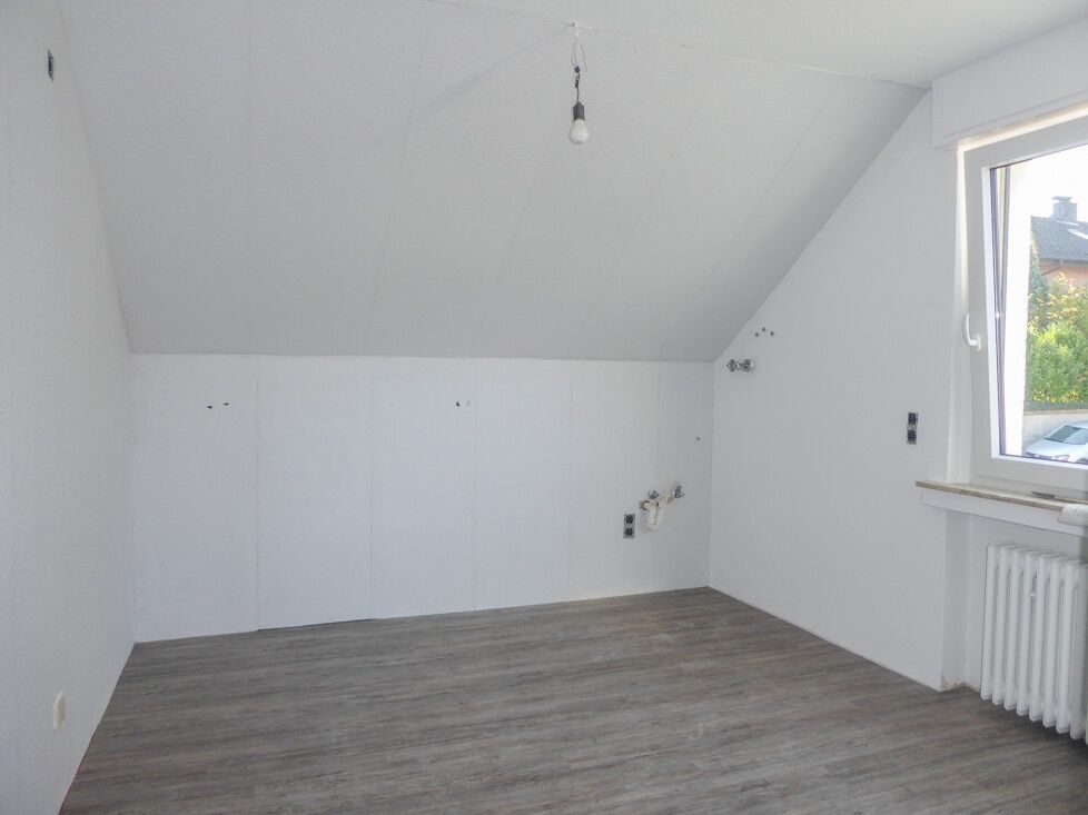 Schlafzimmer mit mod. Bodenbelag