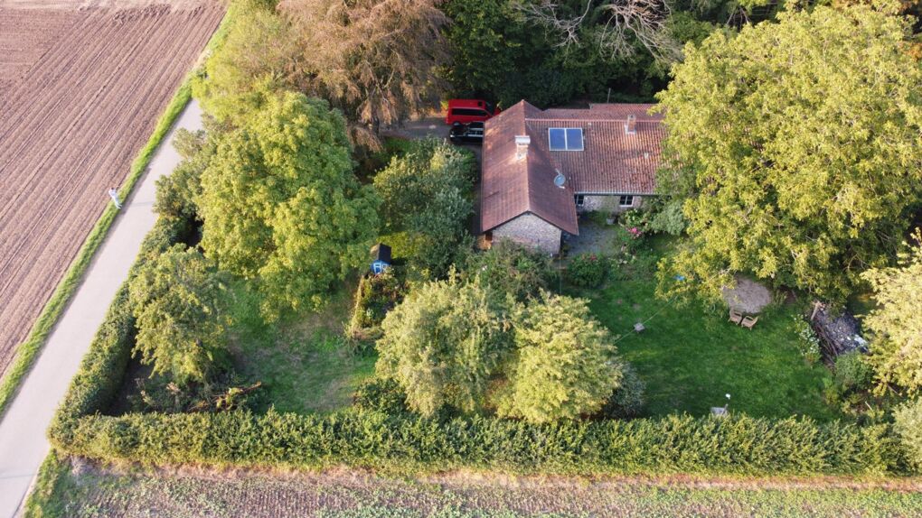 Blick auf Haus  und  Garten