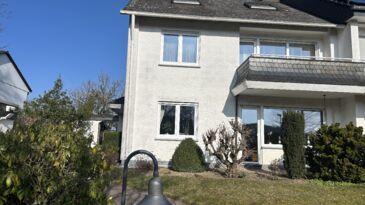Straßenansicht Frühjahr