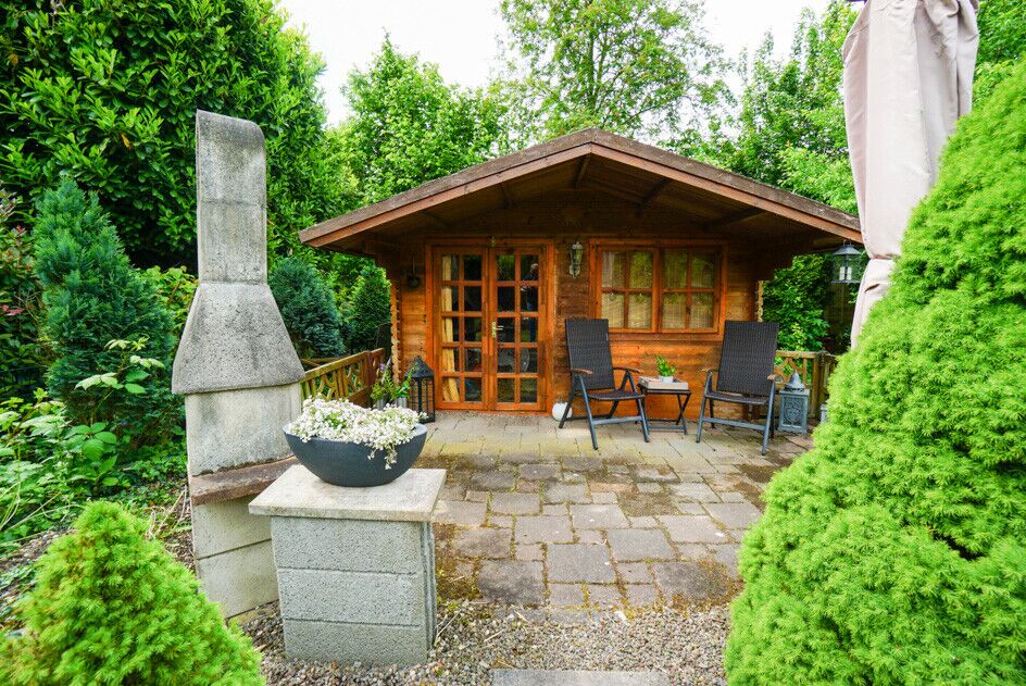Grillplatz und Gartenhaus