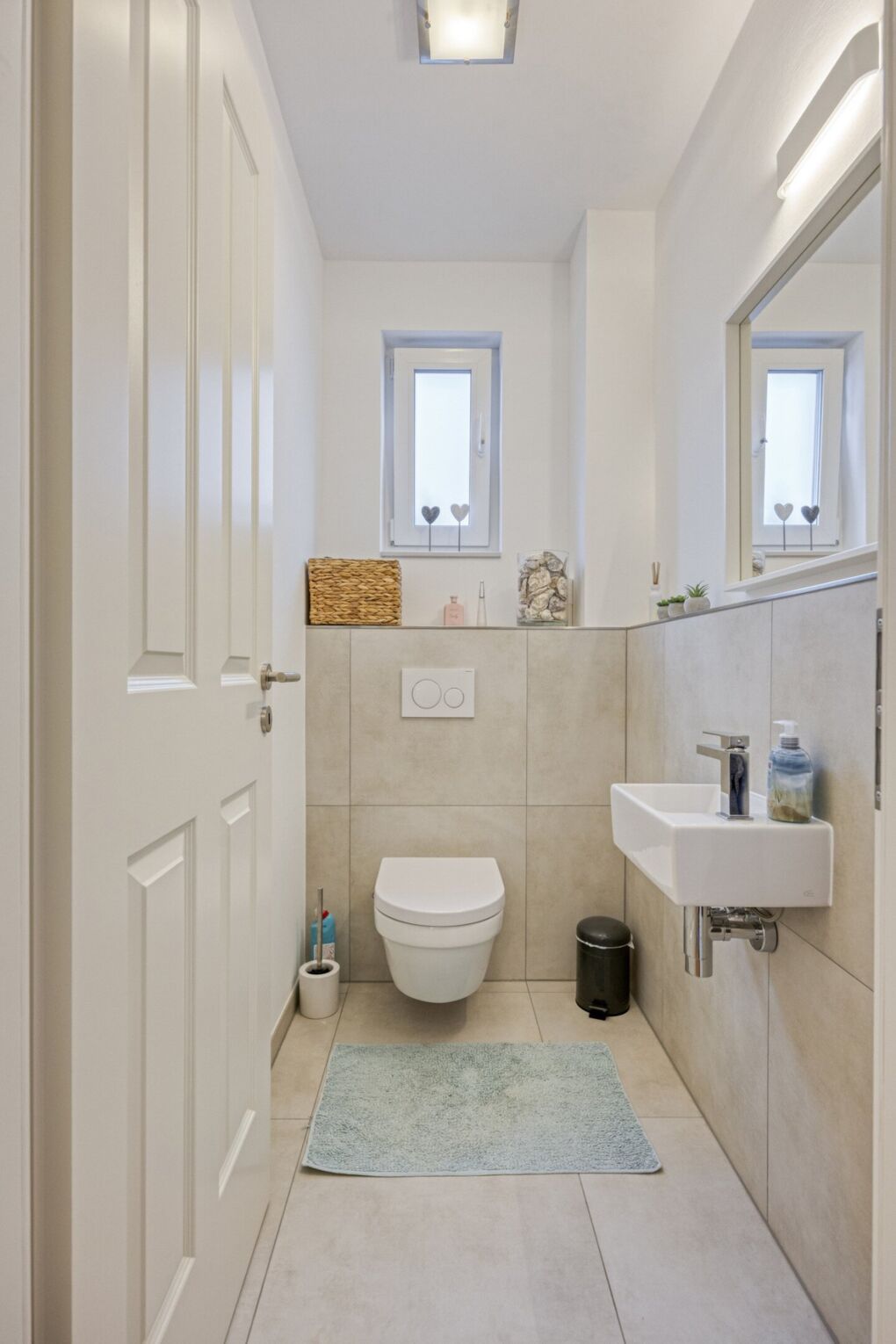 Separates Gäste-WC mit Tageslicht