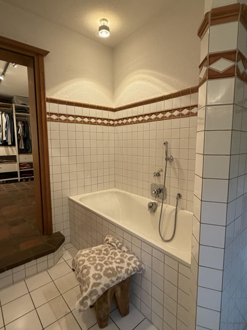 ...  Badewanne und WC